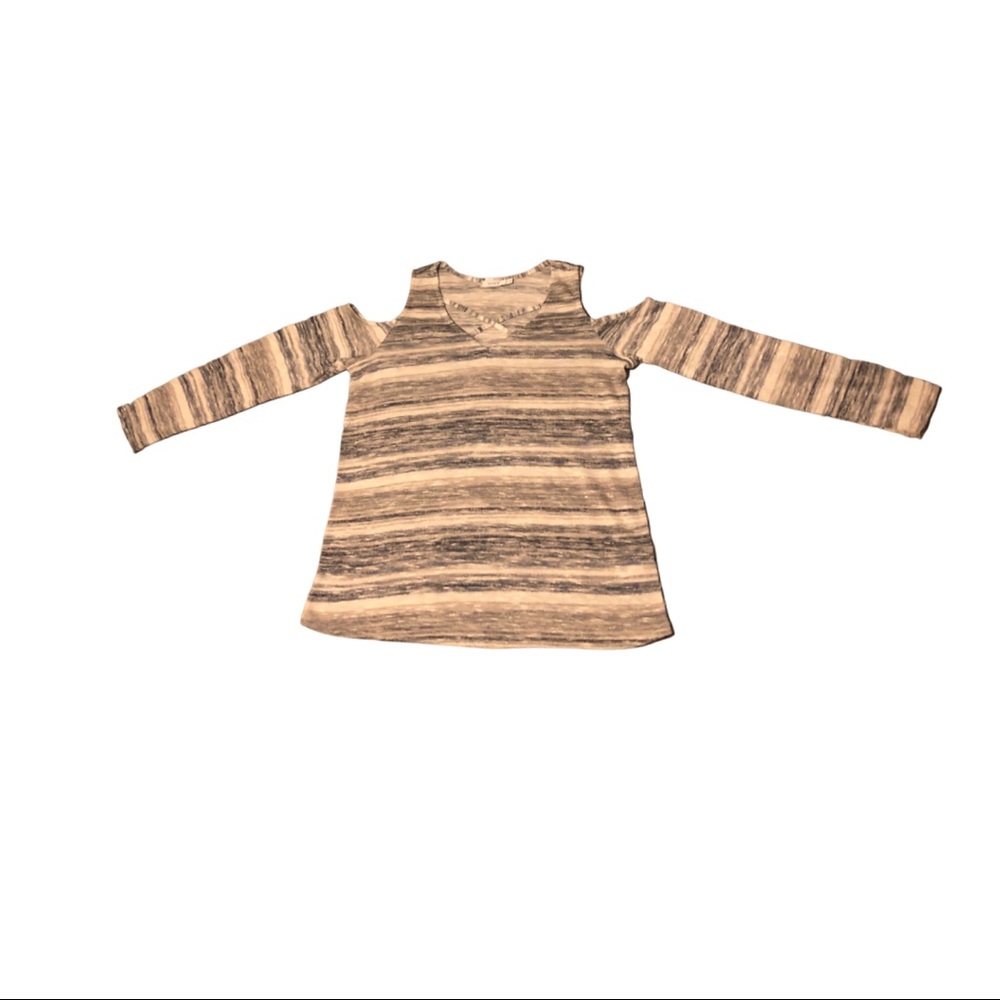 Beautifully designed sweater blouse! Cut shoulder